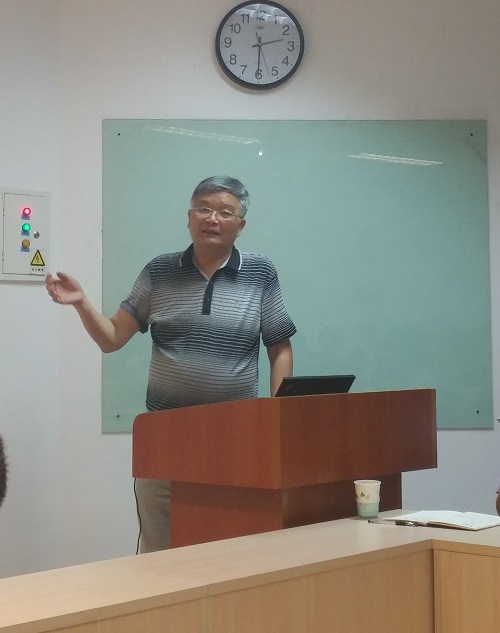 青海大学水利电力学院常务副院长魏加华 以《海西科技太阳城》为主题